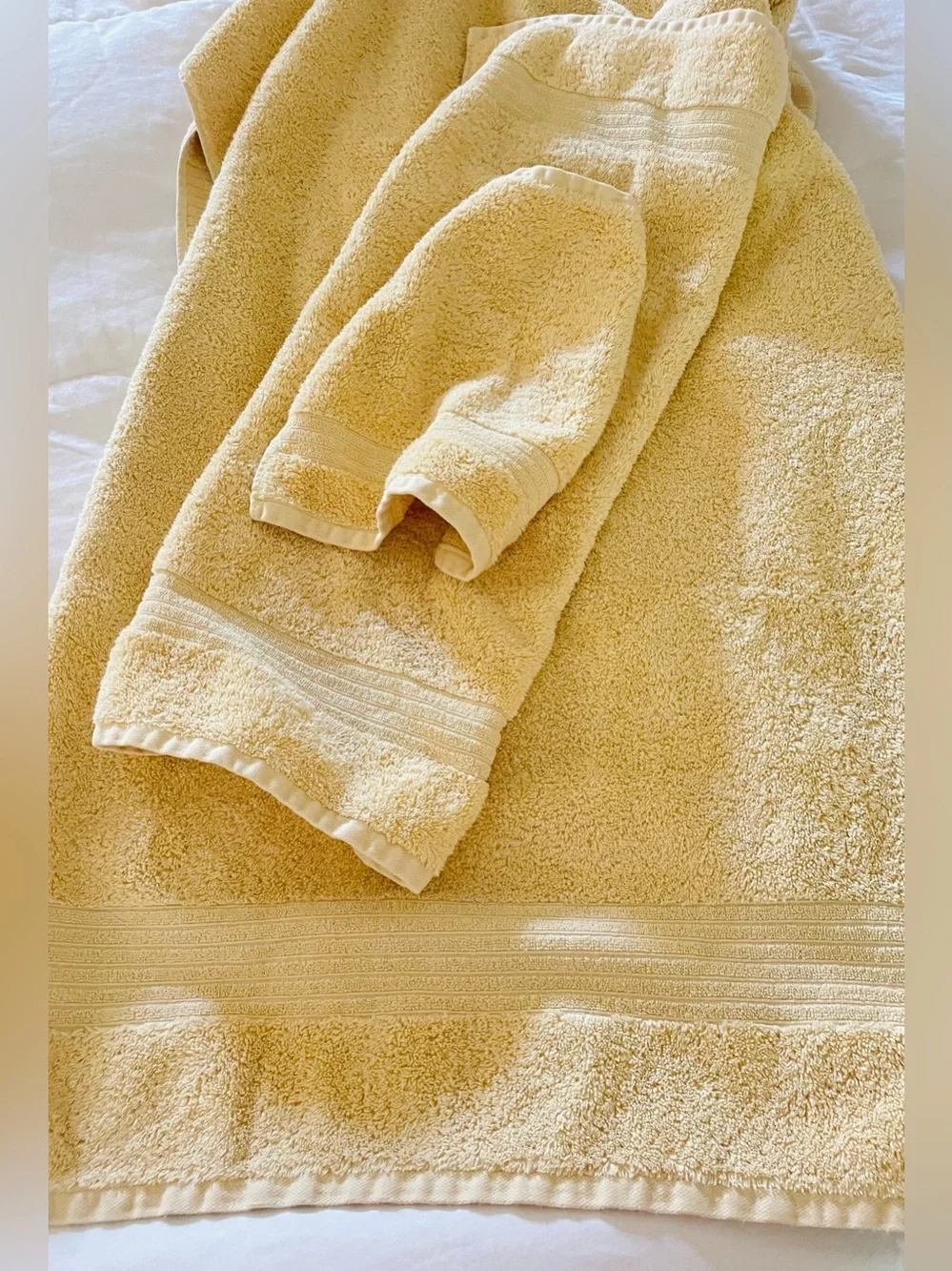 Liz Claiborne Signature Plush Bath & Hand Towel w Washcloth 100% Cotton Yellow